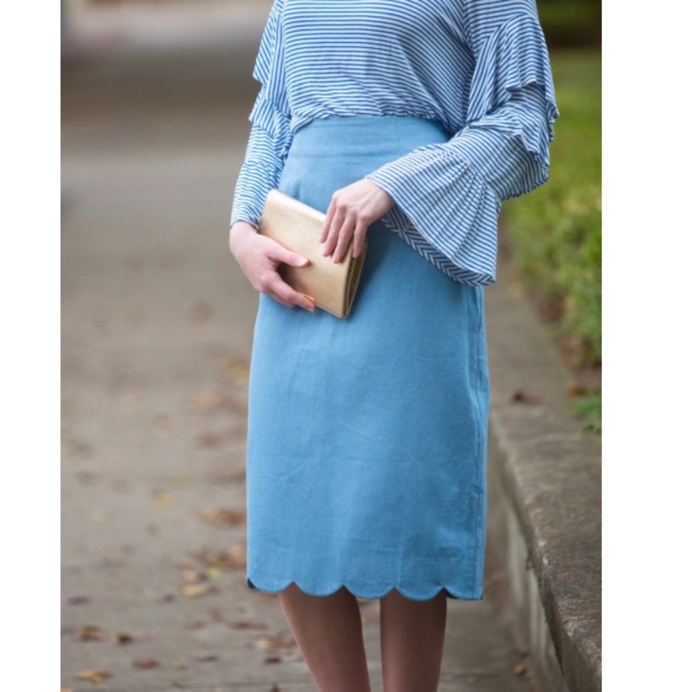 Navy scalloped pencil skirt
